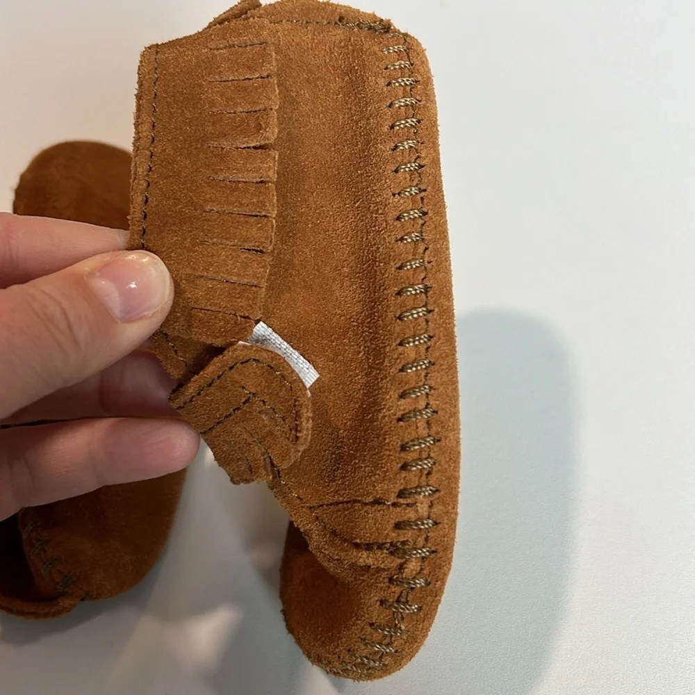Minnetonka - size‎ 3 baby crib shoes, fringe moccasins